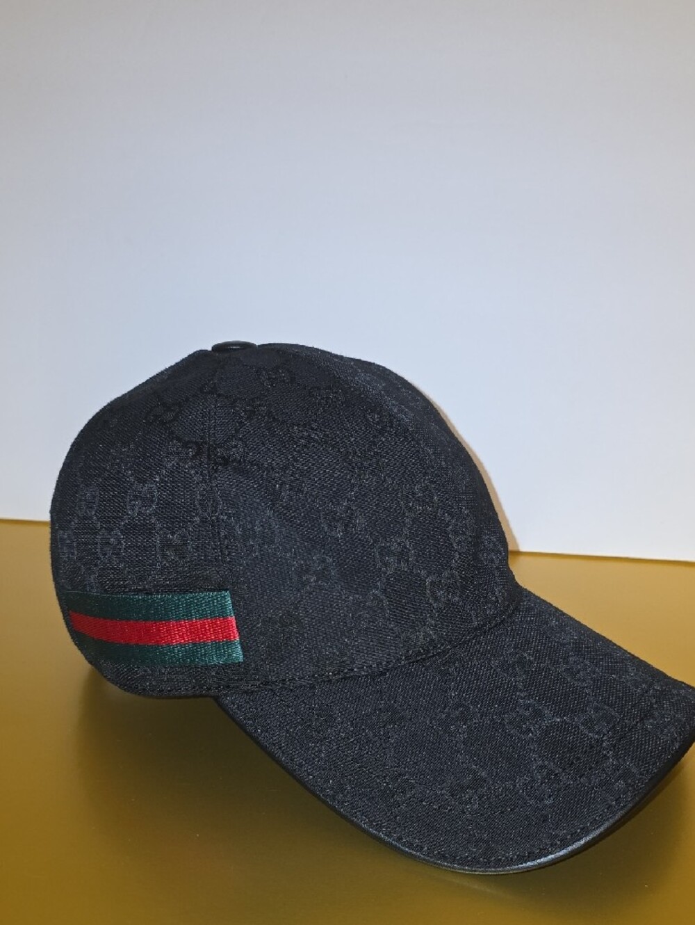 Gucci Black Baseball Cap with Green and Red Side Stripe